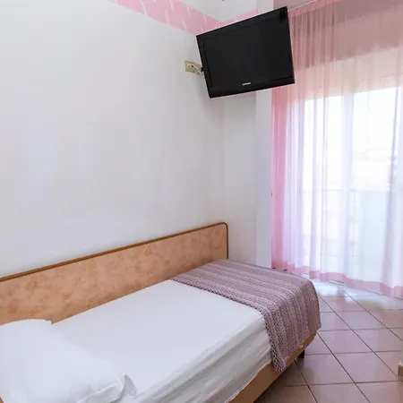 Holland Hotel