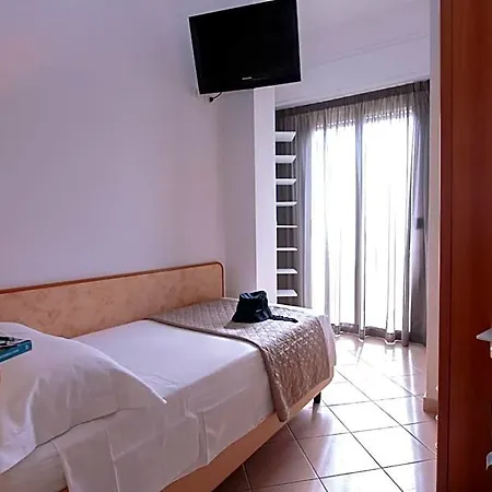 Holland Hotel 3*