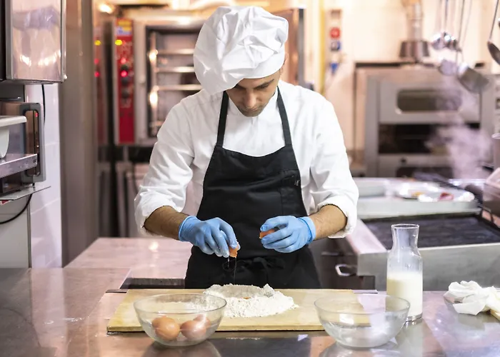 Отель Holland 3*