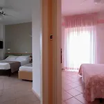 Holland Hotel 3*