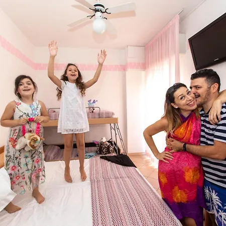 Holland فندق ريميني