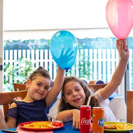 Holland فندق ريميني